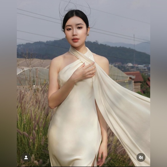 Kisserine Silk Dress - Picture 10 of 10